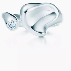 TIFFANY & CO. Elsa Peretti® heart shaped ring